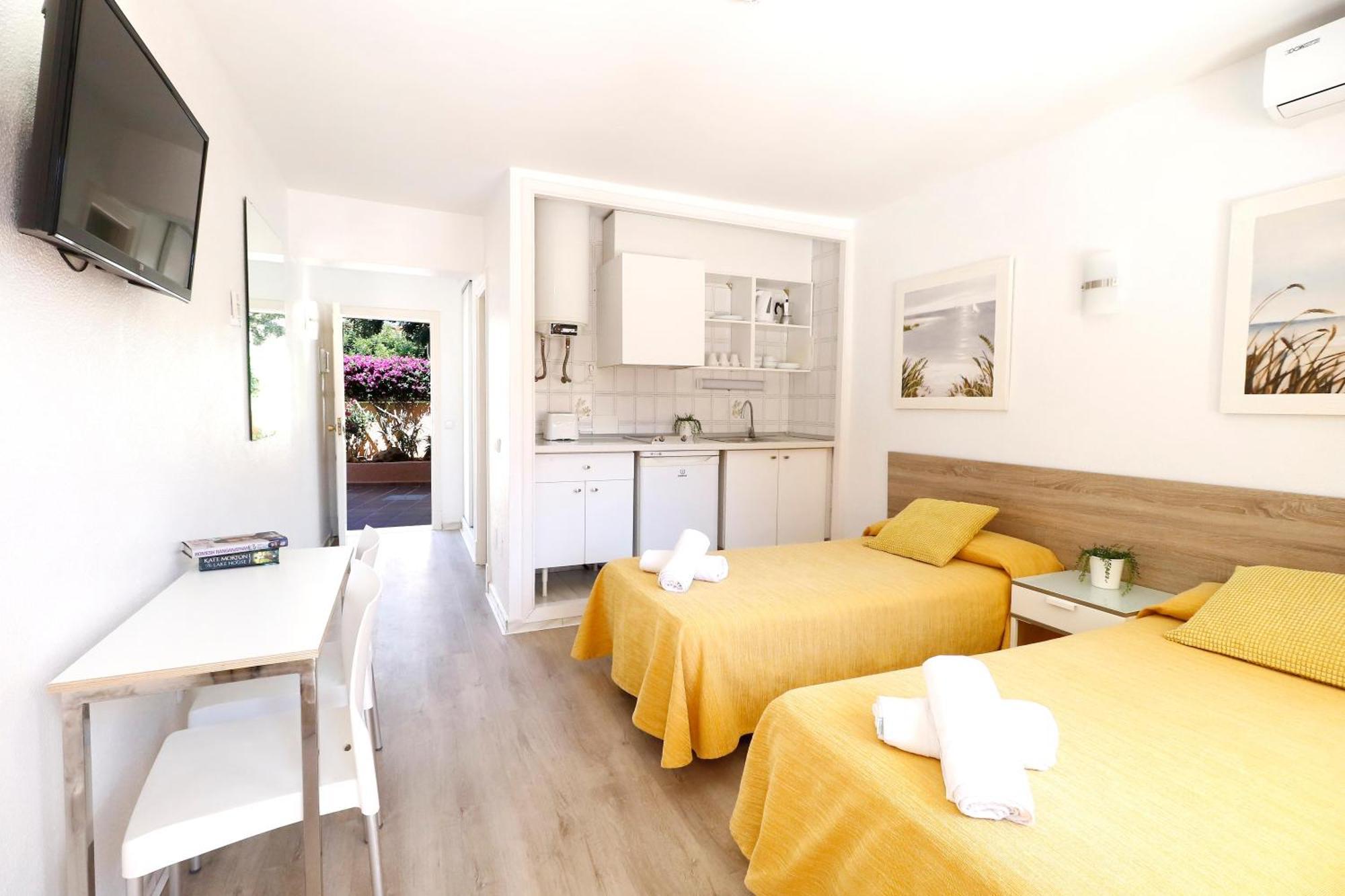 Naika Studios & Apartments Palma Nova  Ngoại thất bức ảnh