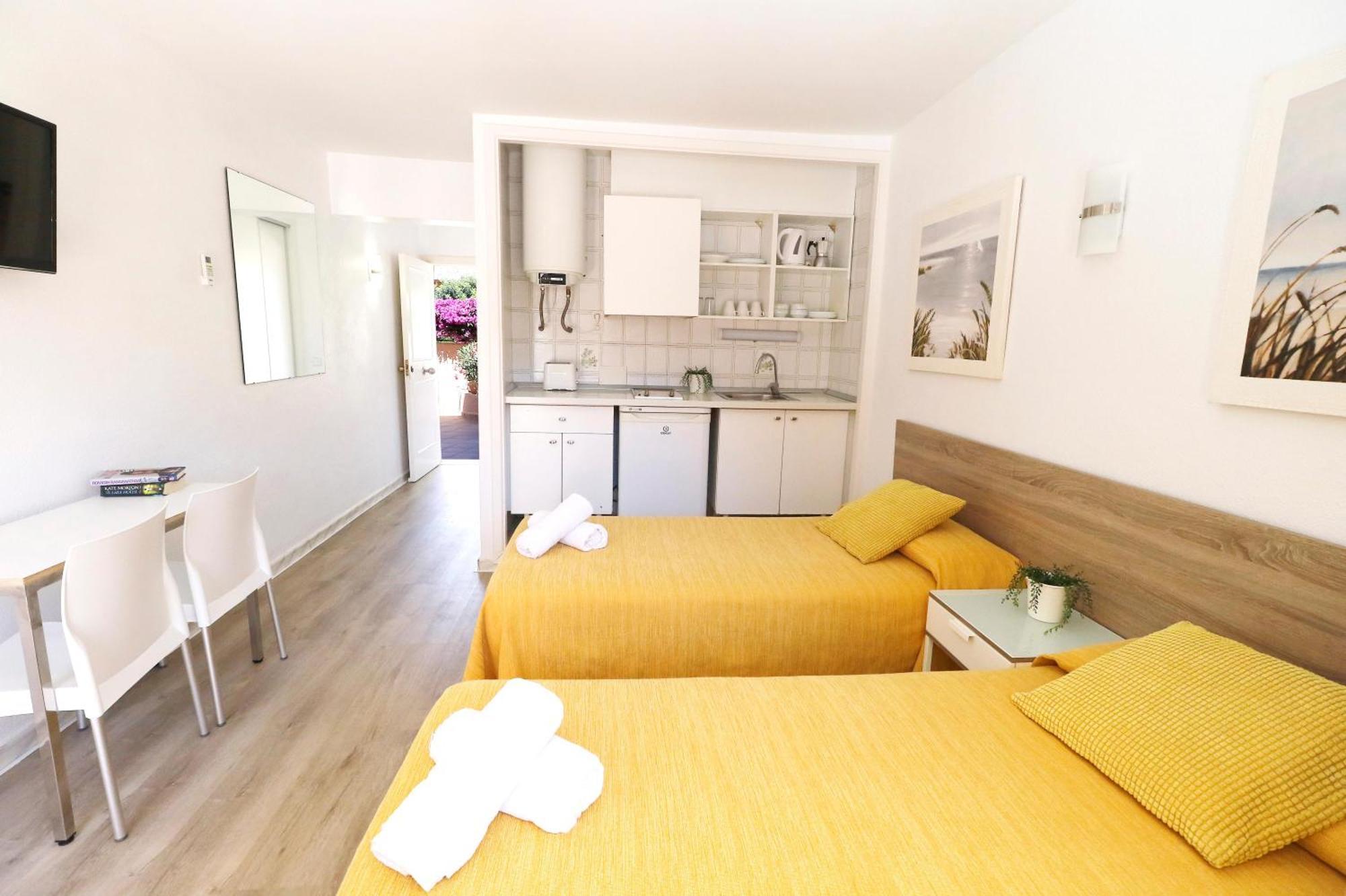 Naika Studios & Apartments Palma Nova  Ngoại thất bức ảnh
