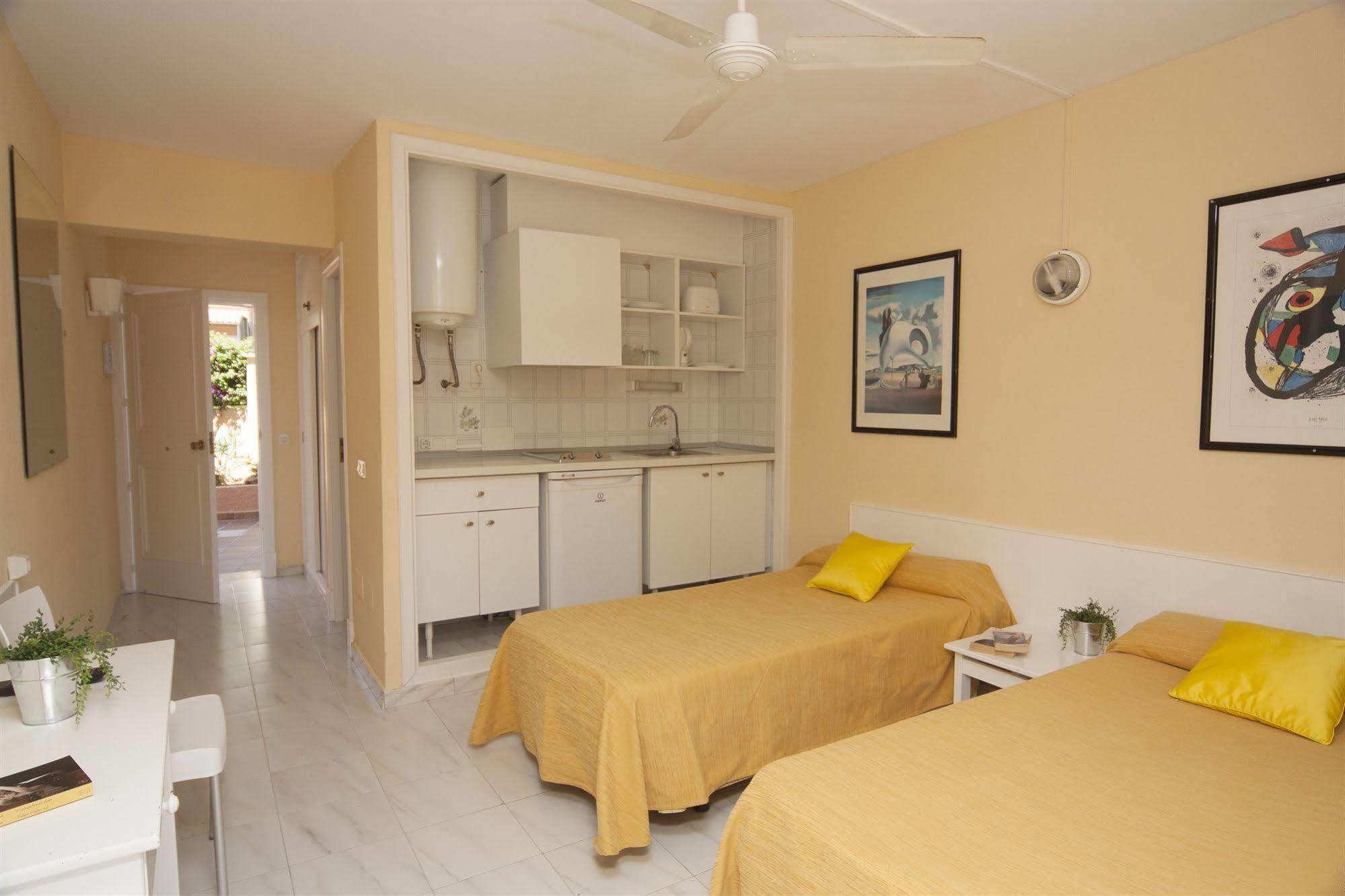 Naika Studios & Apartments Palma Nova  Ngoại thất bức ảnh