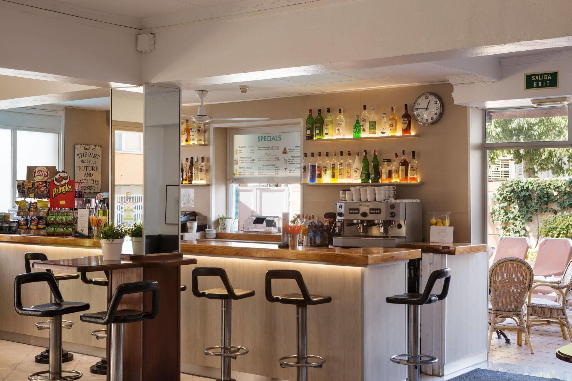 Naika Studios & Apartments Palma Nova  Ngoại thất bức ảnh